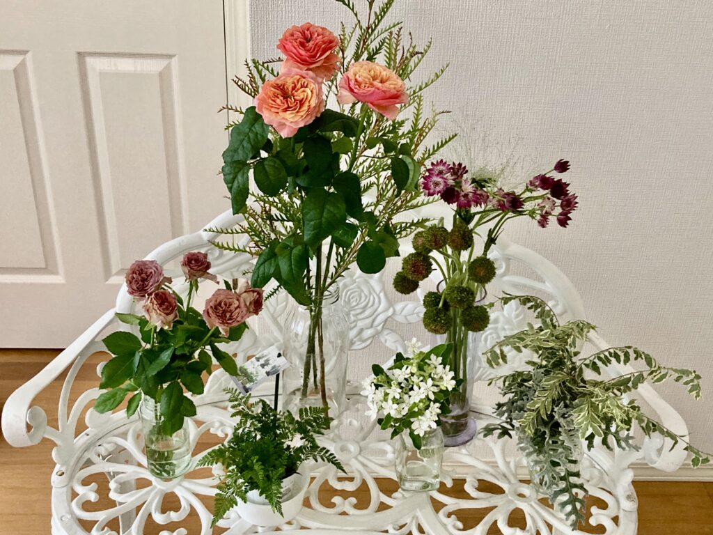 イギリススタイルフラワーアレンジメント作品ギャザリングに使用した花材
