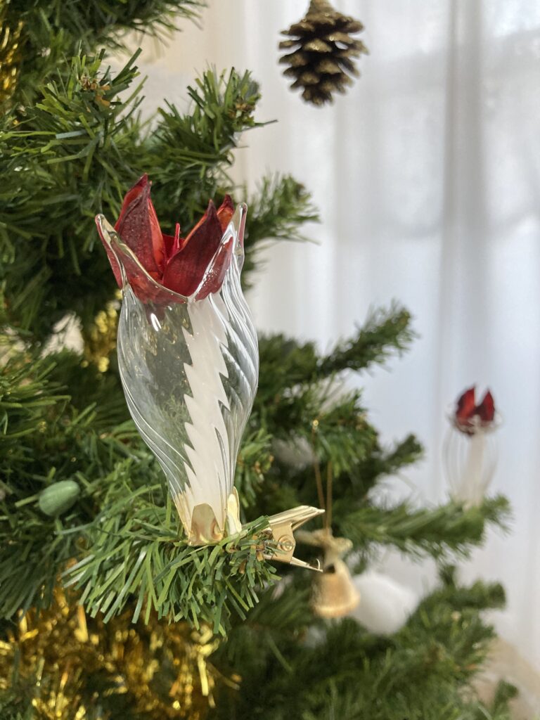 Christmas tree ornament
Flower glass clip