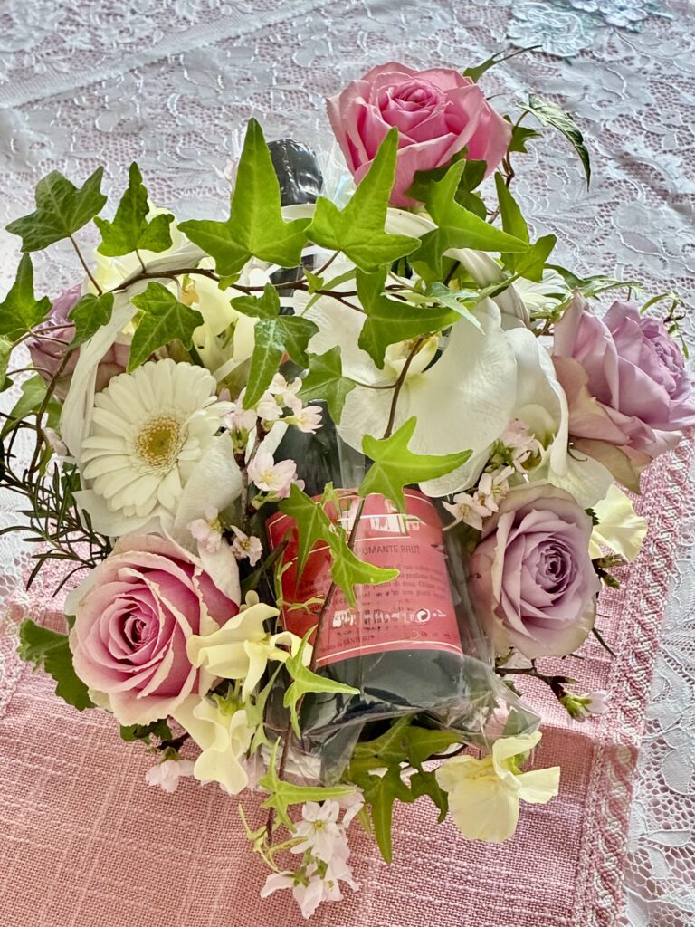 basket arrangement
Flower & wine