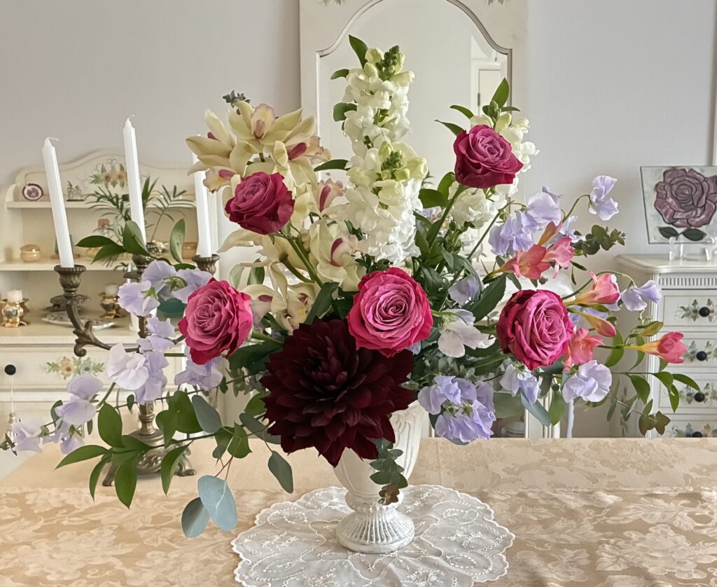 Flower arrangement
Fan shape
dahlia(black butterfly)