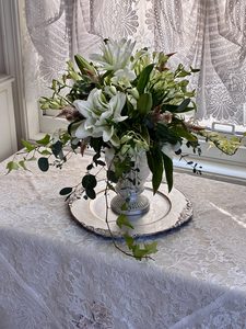 Flower arrangement All round